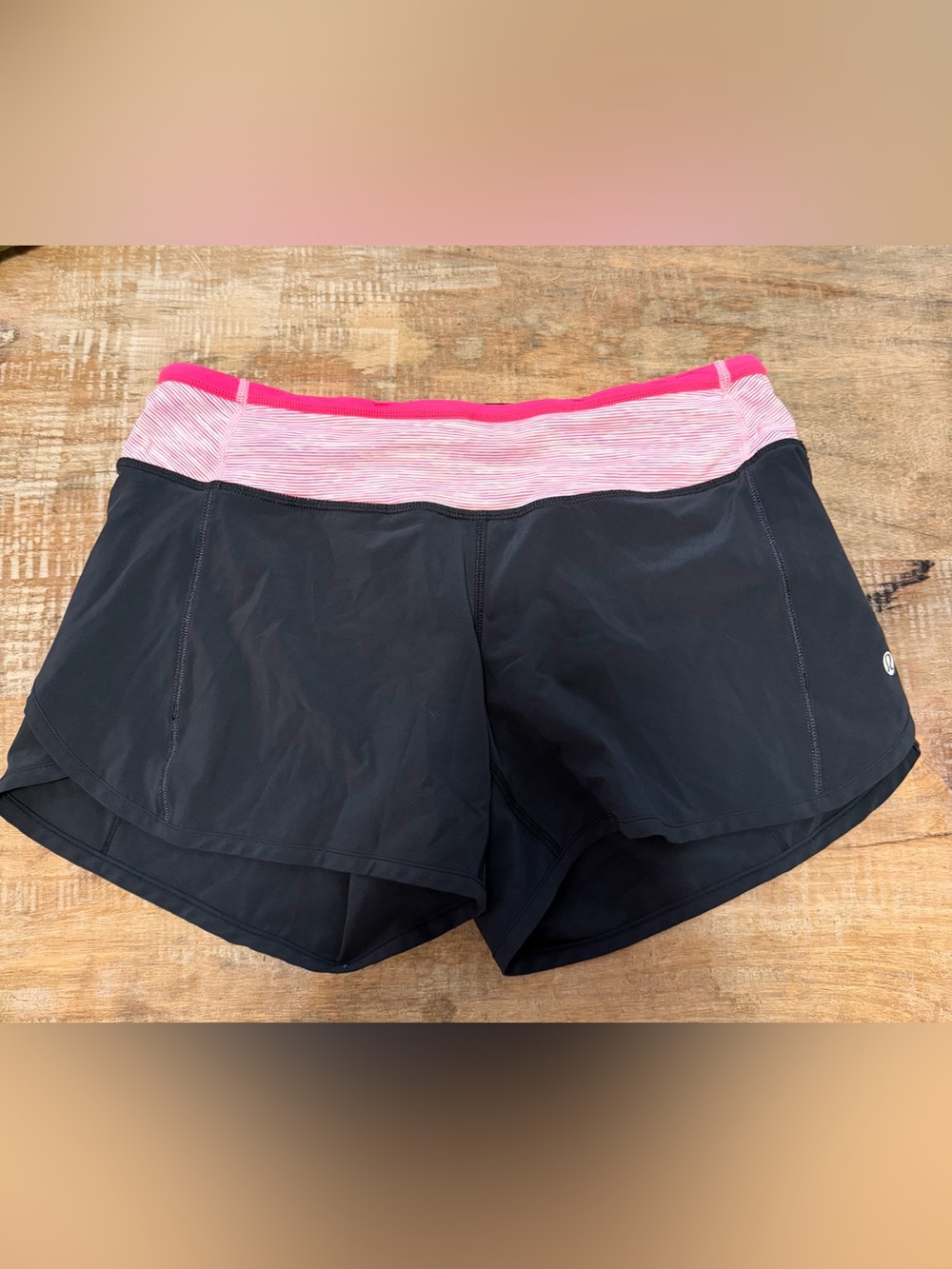 Women's Lululemon shorts size 4. EUC